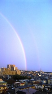 二重の虹（２００９年７月２７日１８時３７分、自宅から撮影）