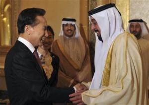 Visiting South Korean President Lee Myung-bak (L) talks with his UAE counterpart Sheikh Khalifa bin Zayed al-Nahayan during their summit in Abu Dhabi in the United Arab Emirates (UAE) December 27, 2009. Credit: REUTERS/Jo Bo-hee/Yonhap