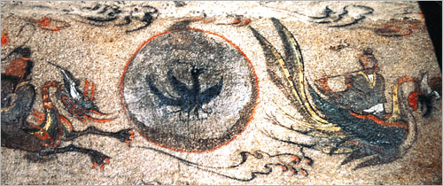 三本足カラスの謎を追う　太陽の中に描かれた三足烏。高句麗の壁画。